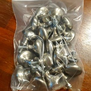 Set of 18 cabinet knobs